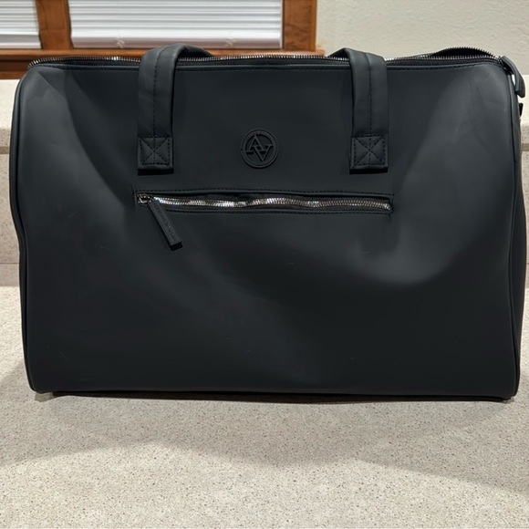 Adrienne Vittadini AV Elite Collection Matte Nylon Duffel Bag NWT - Picture 1 of 11